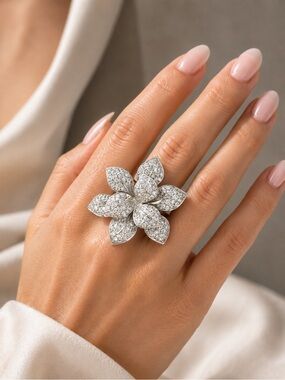 Elegant Silver Floral Ring